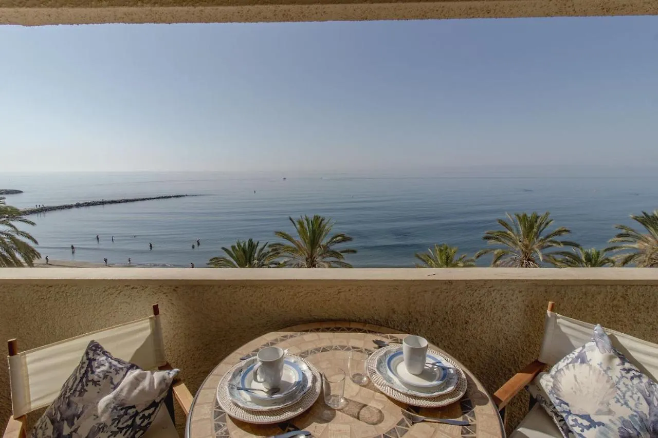 Larycorte, Beautiful 3Bdr Beachfront Apartment contacts